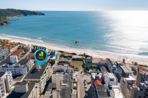 303M - Apartamento de 02 dormitórios com 03 Ar condicionado em Bombinhas/SC.